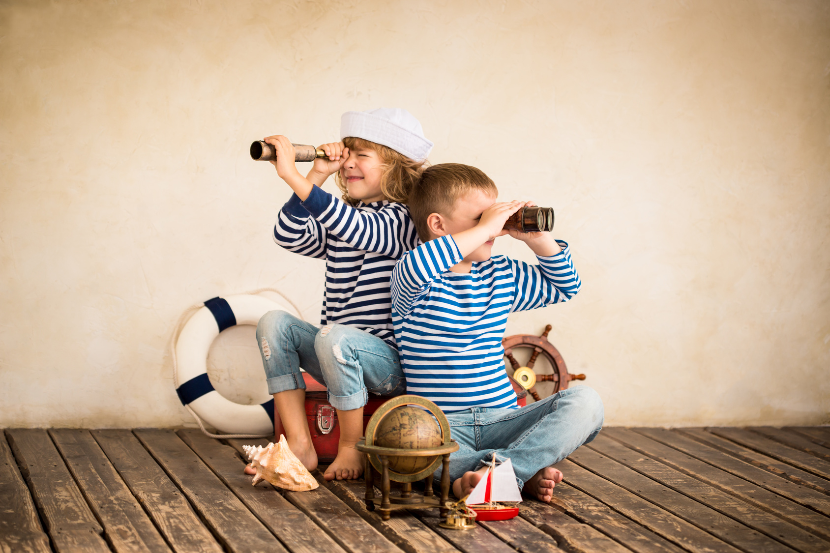 Enfants et longue vue